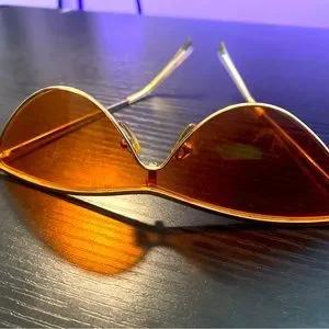 LeSpec x Adam Selman “The Fugitive” Gold Frame Sunglasses LE SPECS ADAM SELMAN THE FUGITIVE/BRIGHT GOLD - Sunglasses main image 3